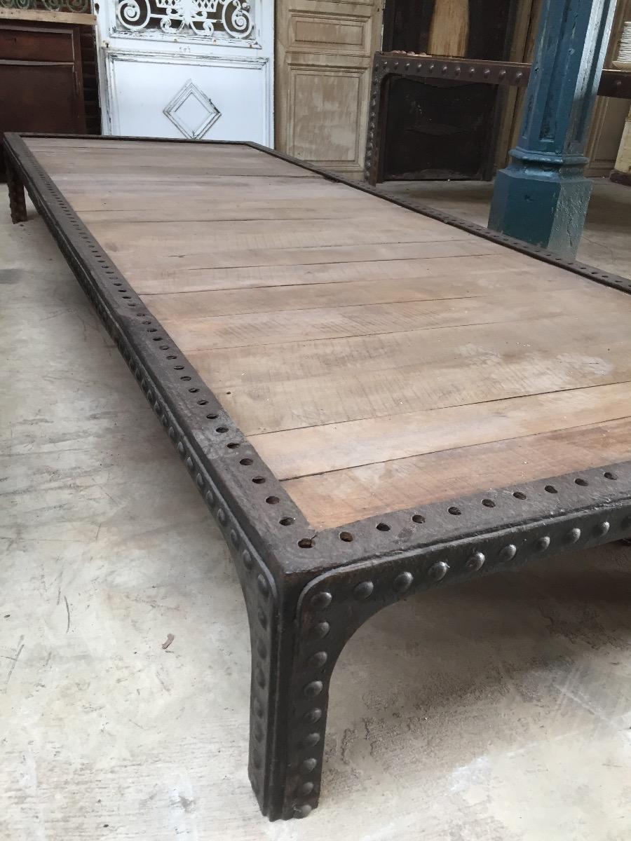 Table basse rivetée fer et bois 